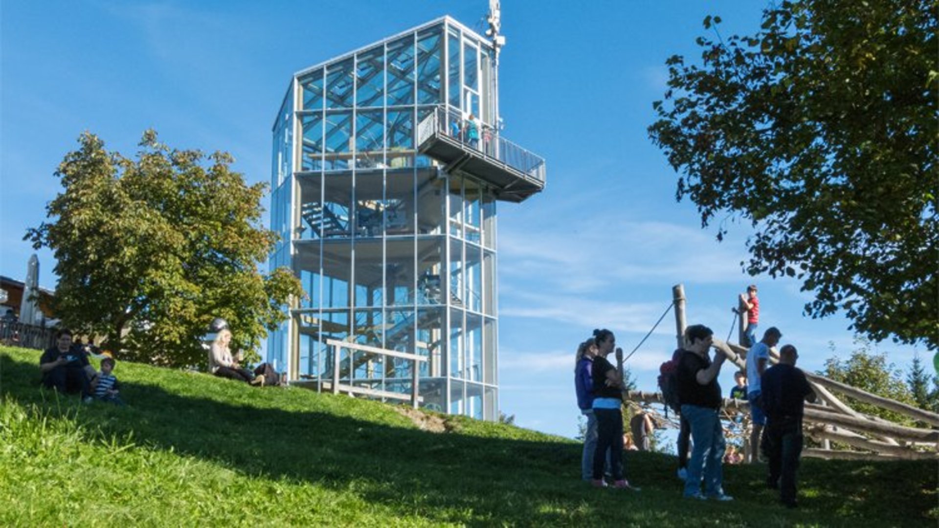 Wurbauerkogel National Park Panorama Tower | Photo: Kalkalpen National Park / Mitterhuber View of the outer facade of the Wurbauerkogel National Park panorama tower from below.