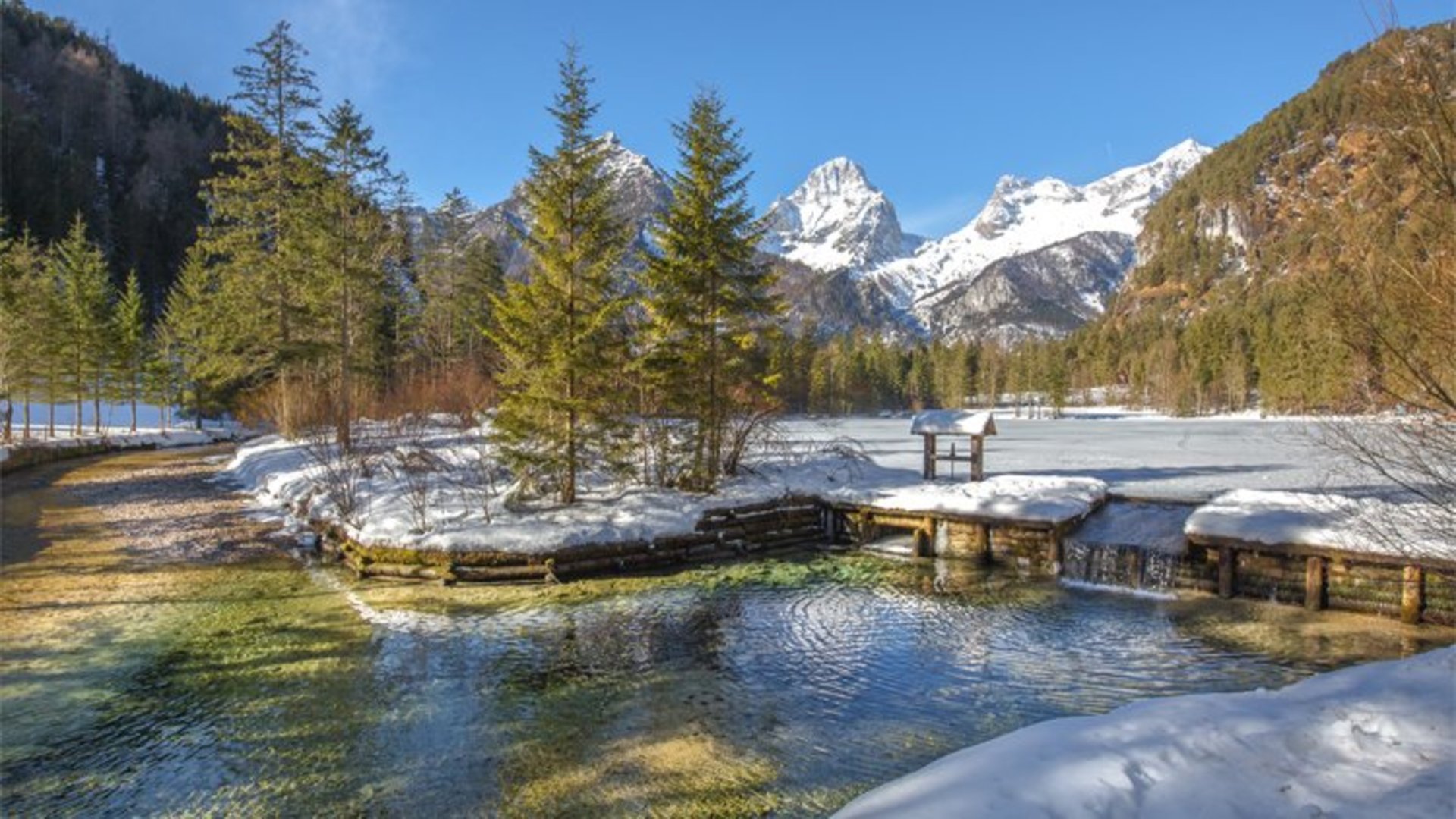 Schiederweiher im Winter | Foto: TVB Pyhrn-Priel/Bernhard Paschinger Schiederweiher Hinterstoder im Winter mit dem Priel und Spitzmauer im Hintergrund.
