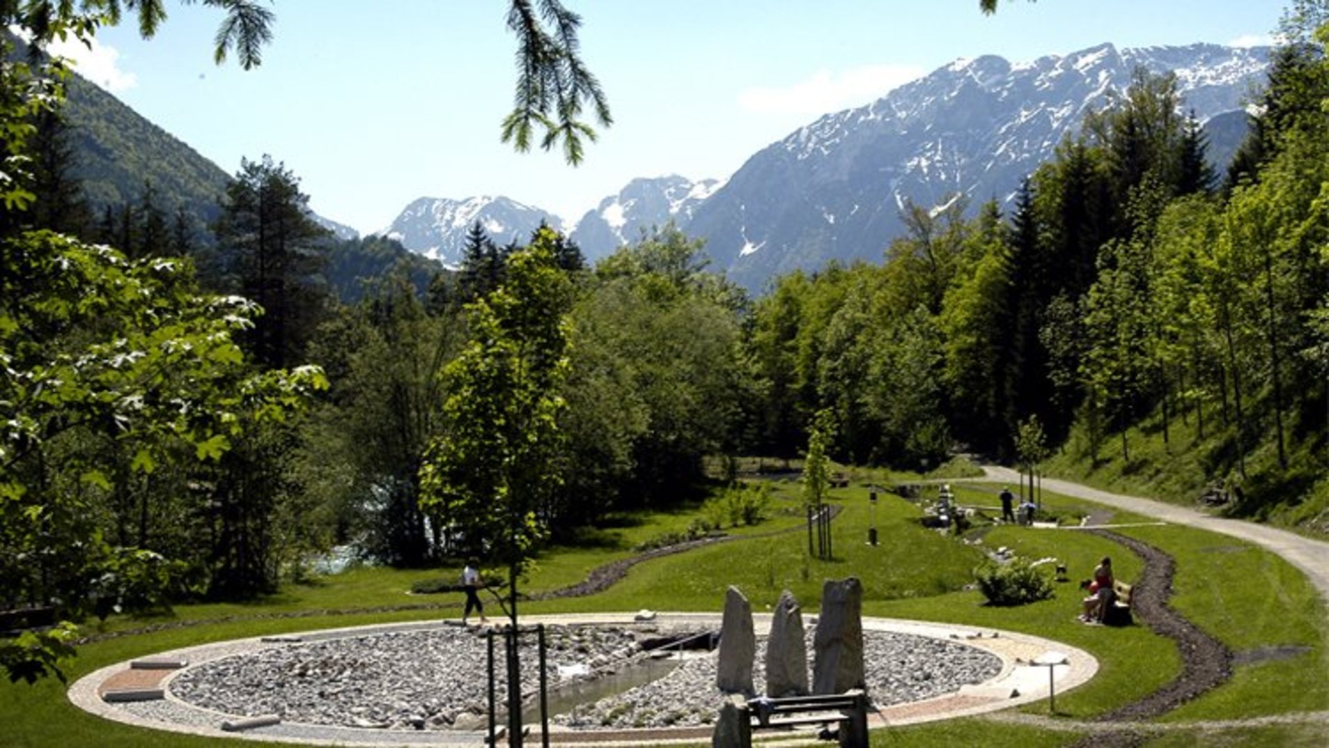 Kneipp therapy in Hinterstoder | Photo: Hinterstoder municipality View of the Kneipp Park Hinterstoder and behind it the Spitzmauer and the Priel.