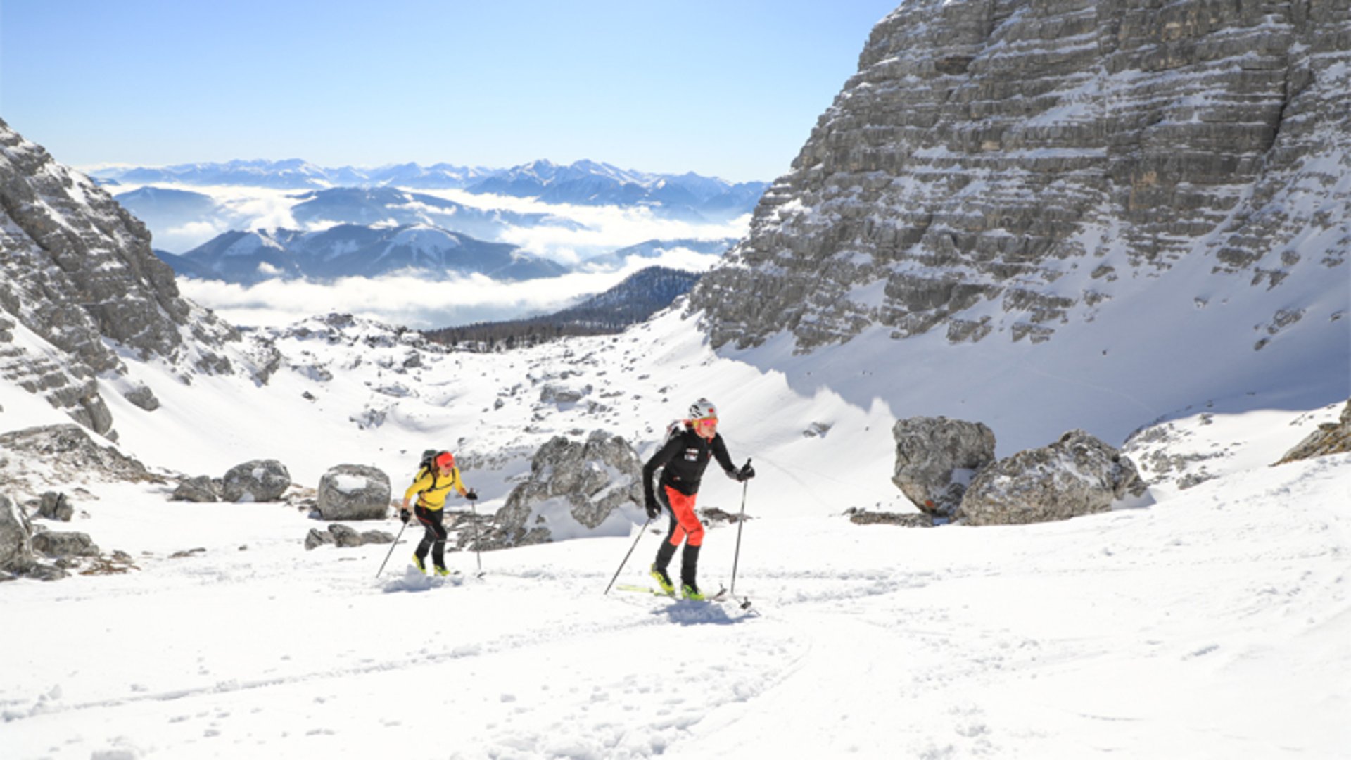 Skitour auf das Warscheneck | Foto: TVB Pyhrn-Priel/Daniel Hinterramskogler Zwei Sportler machen eine Skitour auf das Warscheneck.