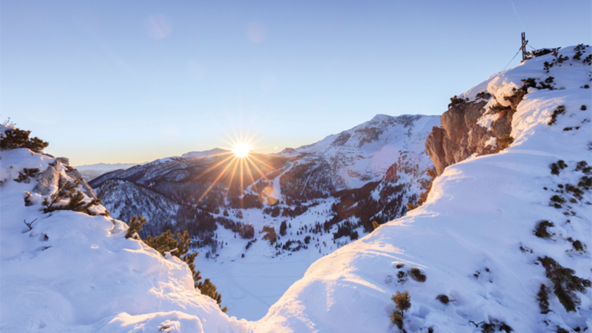 Winterlandschaft Warscheneck | Foto: TVB Pyhrn-Priel/Daniel Hinterramskogler Sonnenaufgang Wurzeralm vom Warscheneck im Winter.