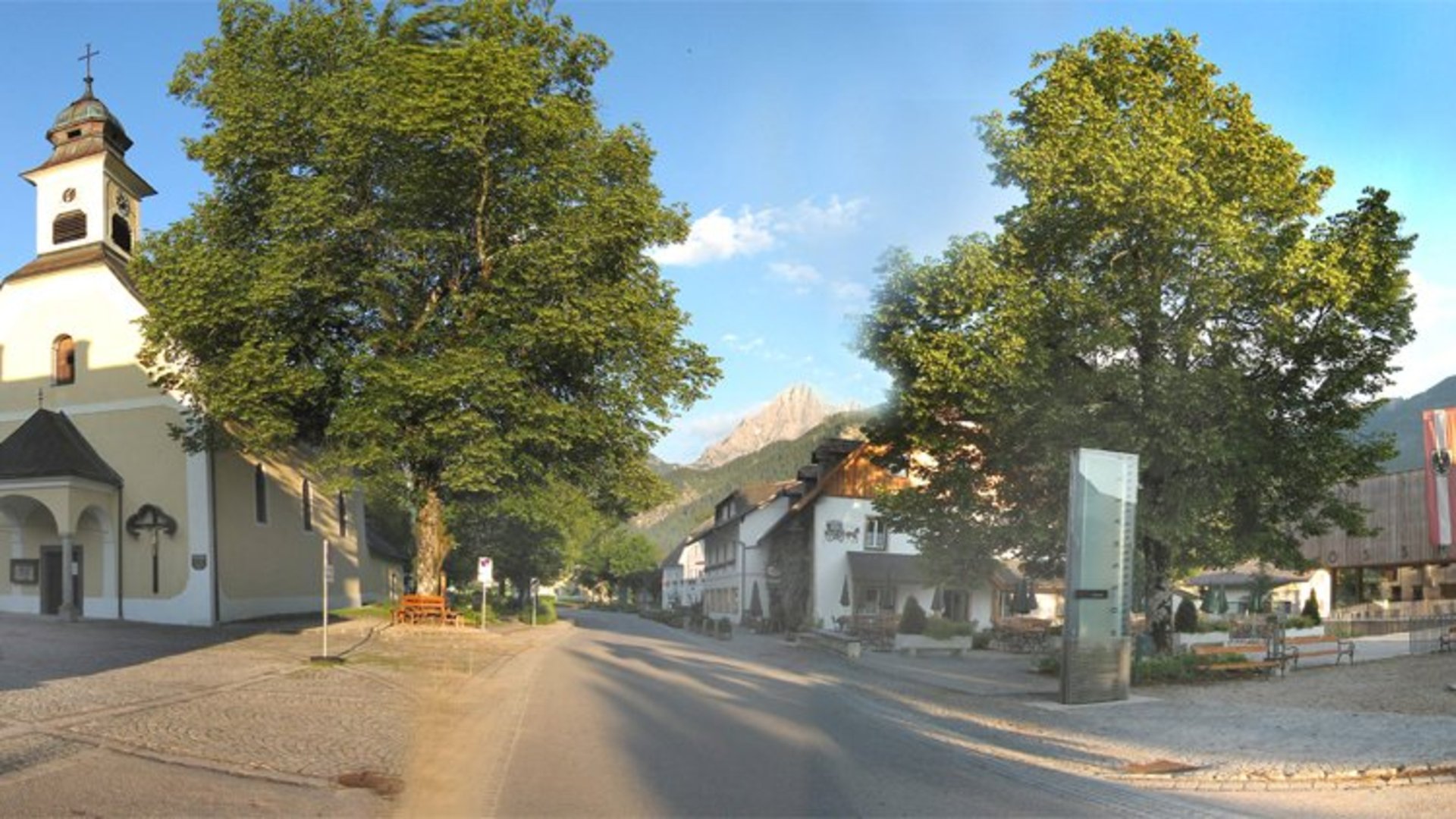 Letní panoráma města Hinterstoder Foto: Komunita Hinterstoder / Heinz Schachner Panoráma města Hinterstoder v létě s Prielgruppe v pozadí.